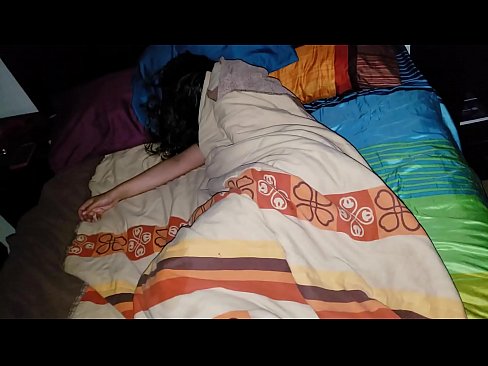 ❤️ ස්ටේප්සන් තම තරුණ සුළු මව නිදා සිටියදී ඇයට බැණ වදියි. ❤️❌ නිකම් කාමුක අප වෙත  ❌